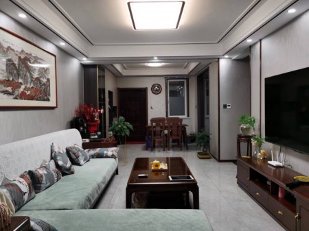 德百玫瑰园西区豪华装修，中央空调，带全部新家具家电等，打包出售，1楼带有65平米的院子，带有一间储藏室