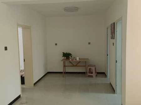 浩天嘉园阜盛小学学区房，3室2厅有储藏室有家具，水电暖设施齐全，首次出租
